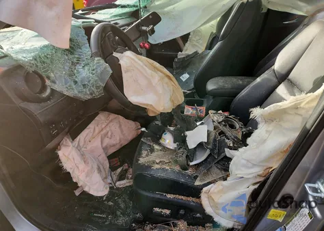 2017 Toyota Rav4 Limited z USA, uszkodzony, nr VIN 2T3DFREV0HW567079